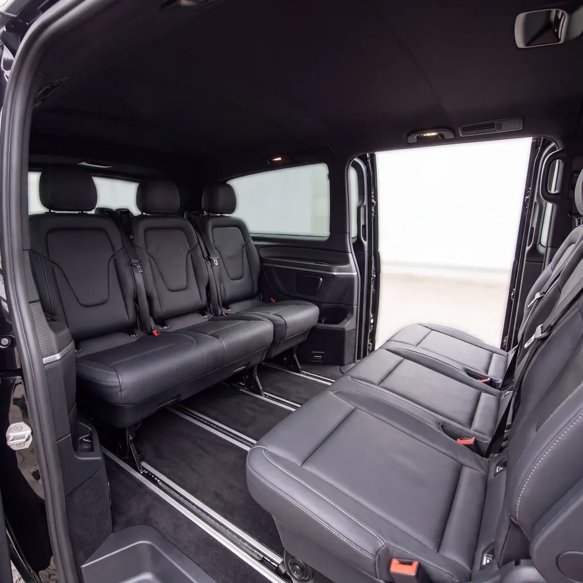 Mercedes people carrier: face-to-face seating, up to 8 seats